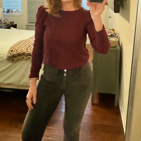 Puff blouson sleeve sweater. Long sleeves. Round neck. Versatile piece. - Picture 6 of 7